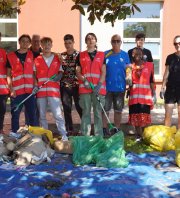 Ramassage déchets avec le LEPAP de Frontignan dans le cadre du Festival International du Roman Noir (FIRN)