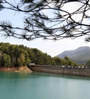 Nettoyage des berges du lac du Revest avec l'AAPPMA et Veolia